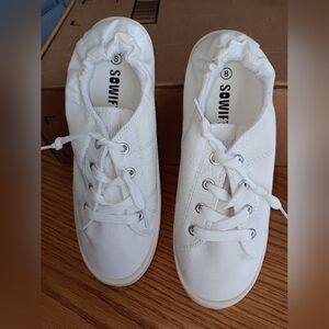 SOWIFT White Lace-Up Canvas Sneakers Size 8 NEW